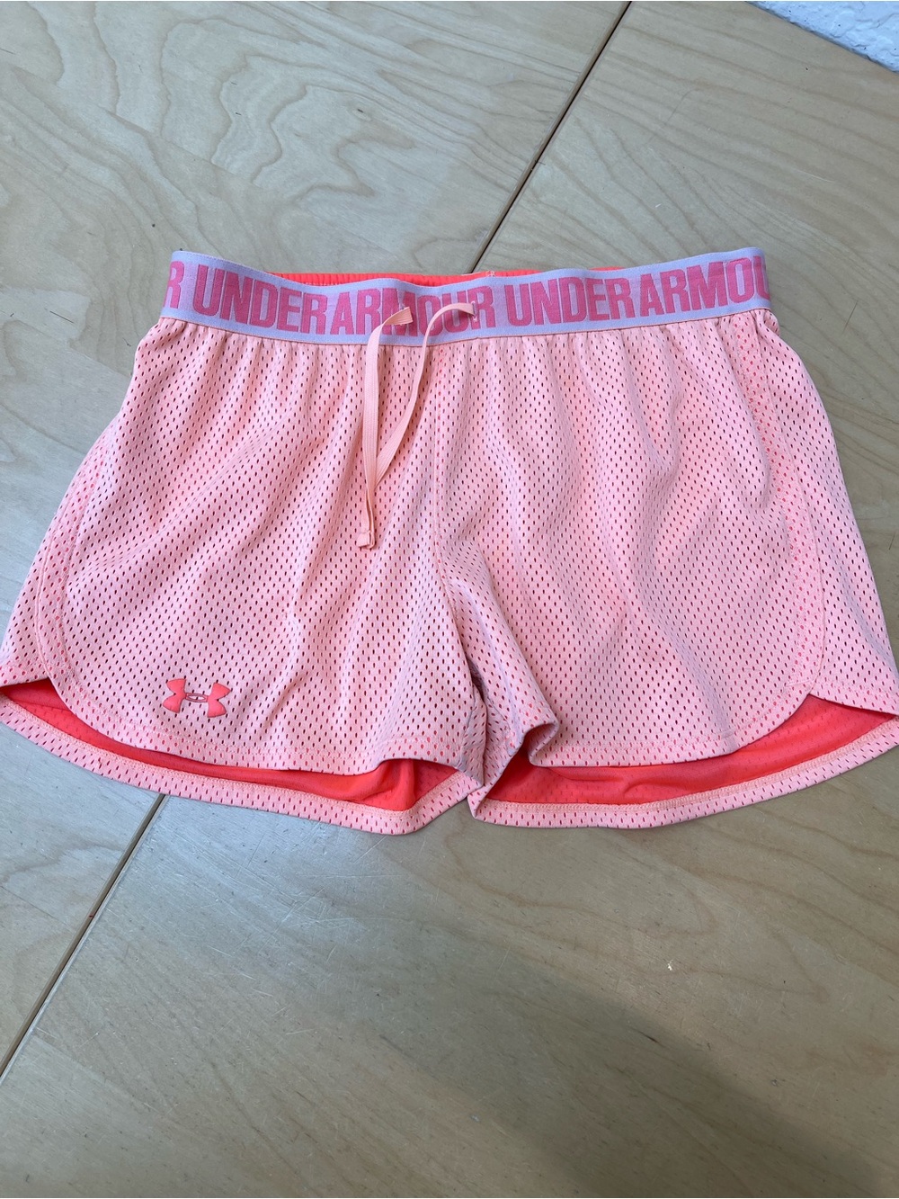Under Armour Women’s Coral Mesh Athletic Shorts size S